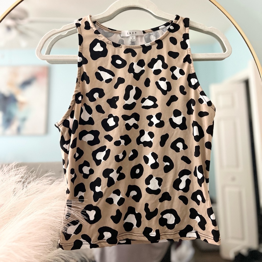 Gaze crop top